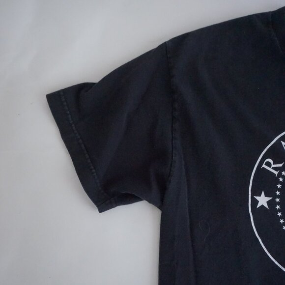 Vintage 2004 Alstyle Ramones Band Tee Black White Punk Rock USA Large - Picture 7 of 10